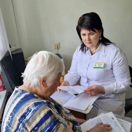 Записаться на диспансеризацию можно через Госуслуги или в поликлинике