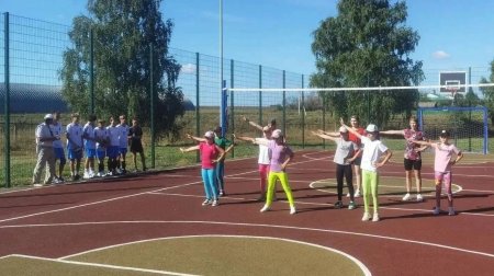 В селе Новая Красавка Лысогорского района торжественно открыли новую спортивную площадку