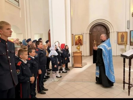 Воспитанники казачьих классов Саратова посетили храм в честь начала учебного года