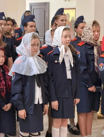Воспитанники казачьих классов Саратова посетили храм в честь начала учебного года