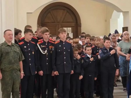 Воспитанники казачьих классов Саратова посетили храм в честь начала учебного года
