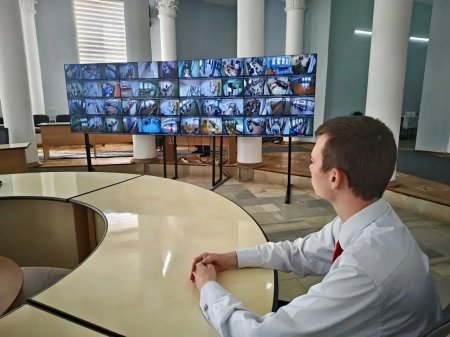 В непрерывном режиме осуществляется наблюдение за ходом голосования
