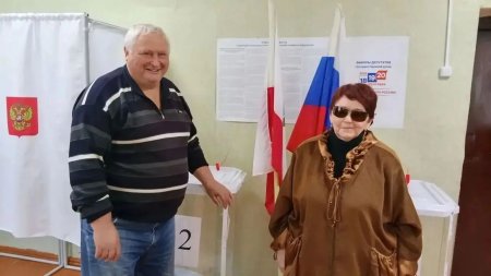 В Саратовской области на выборах голосуют жители, награжденные за профессионализм