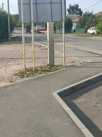 В Калининске построили тротуар вдоль оживленной трассы по просьбе жителей