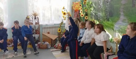 Казачьи посиделки «Весело Покров проведёшь — друга найдёшь» прошли в русской избе Центра национальных культур Казачьи посиделки «Весело Покров проведёшь — друга найдёшь» прошли в русской избе Центра национальных культур