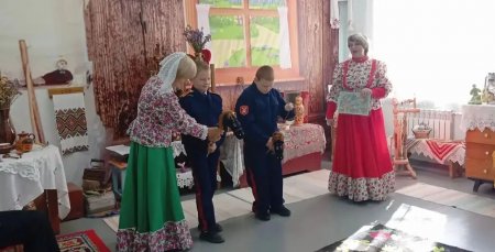 Казачьи посиделки «Весело Покров проведёшь — друга найдёшь» прошли в русской избе Центра национальных культур