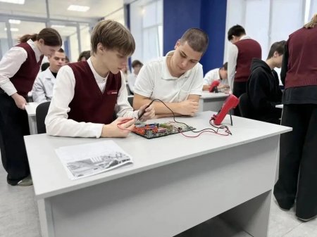 Более 5 тысяч школьников познакомились с профессиями на Едином дне открытых дверей