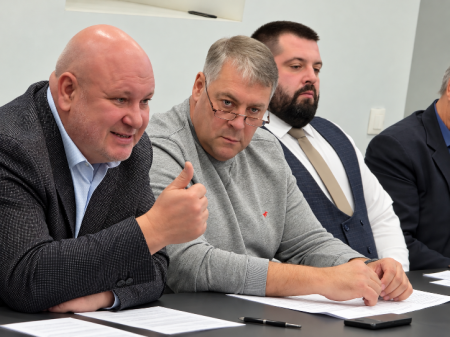 В Саратовской области предложили объединить усилия власти и бизнеса для решения проблем ЖКХ