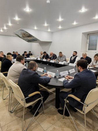 В Саратовской области предложили объединить усилия власти и бизнеса для решения проблем ЖКХ