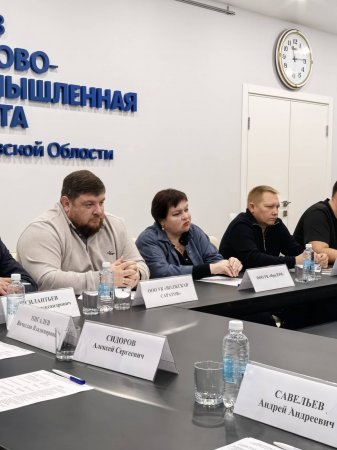 В Саратовской области предложили объединить усилия власти и бизнеса для решения проблем ЖКХ