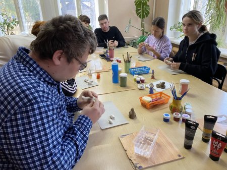 «Не боги горшки обжигают»: в Петровске открылась гончарная мастерская «Казачий круг» «Не боги горшки обжигают»: в Петровске открылась гончарная мастерская «Казачий круг»